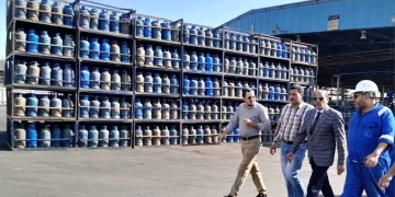 مع دخول الشتاء..وكيل تموين القليوبية يتابع توافر اسطوانات البوتاجاز بمصنع تعبئة مسطرد 2 - جريدة المساء مع دخول الشتاء..وكيل تموين القليوبية يتابع توافر اسطوانات البوتاجاز بمصنع تعبئة مسطرد 1 - جريدة المساء