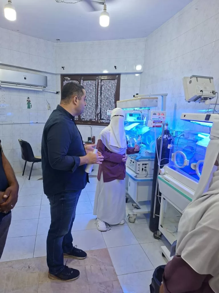 وكيل صحة قنا يفاجئ مستشفى دشنا ويحيل المخالفين للتحقيق 25 - جريدة المساء