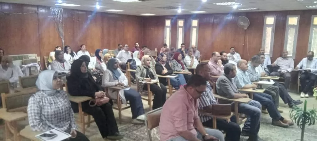 "صادق" يبحث سبل تطوير مستشفى قنا العام ورفع كفاءة الخدمات الطبية 63 - جريدة المساء