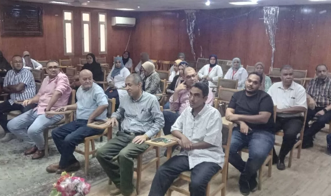 "صادق" يبحث سبل تطوير مستشفى قنا العام ورفع كفاءة الخدمات الطبية 51 - جريدة المساء