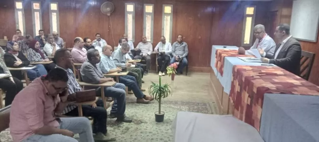 "صادق" يبحث سبل تطوير مستشفى قنا العام ورفع كفاءة الخدمات الطبية 55 - جريدة المساء