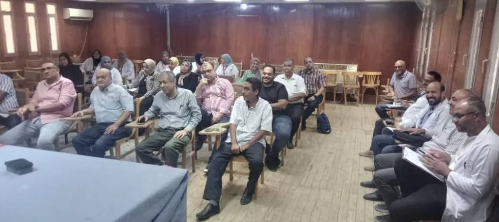 "صادق" يبحث سبل تطوير مستشفى قنا العام ورفع كفاءة الخدمات الطبية 53 - جريدة المساء