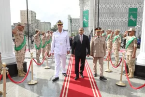 إحتفالاً بالذكرى الـ٥٢ لإنتصارات أكتوبر المجيدة.. محافظ الشرقية يضع إكليلاً من الزهور على النصب التذكاري للشهداء 35 - جريدة المساء