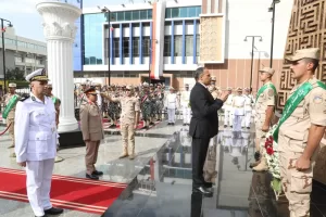 إحتفالاً بالذكرى الـ٥٢ لإنتصارات أكتوبر المجيدة.. محافظ الشرقية يضع إكليلاً من الزهور على النصب التذكاري للشهداء 27 - جريدة المساء