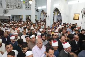 محافظ الشرقية يُؤدي صلاة الجنازة ويقدم واجب العزاء في وفاة د. أحمد عمر هاشم 35 - جريدة المساء محافظ الشرقية يُؤدي صلاة الجنازة ويقدم واجب العزاء في وفاة د. أحمد عمر هاشم 34 - جريدة المساء