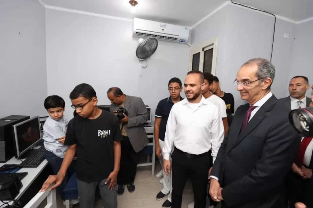 التحول الرقمي يصل قنا.. وزير الاتصالات يتابع تطوير المدارس والخدمات الحكومية والطبية 33 - جريدة المساء