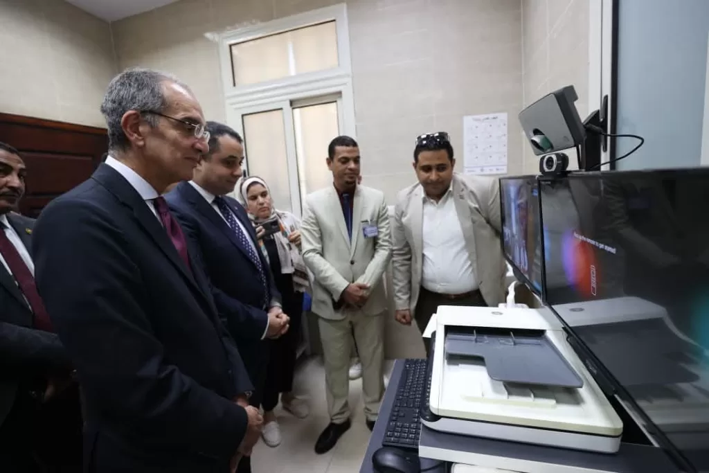 التحول الرقمي يصل قنا.. وزير الاتصالات يتابع تطوير المدارس والخدمات الحكومية والطبية 25 - جريدة المساء
