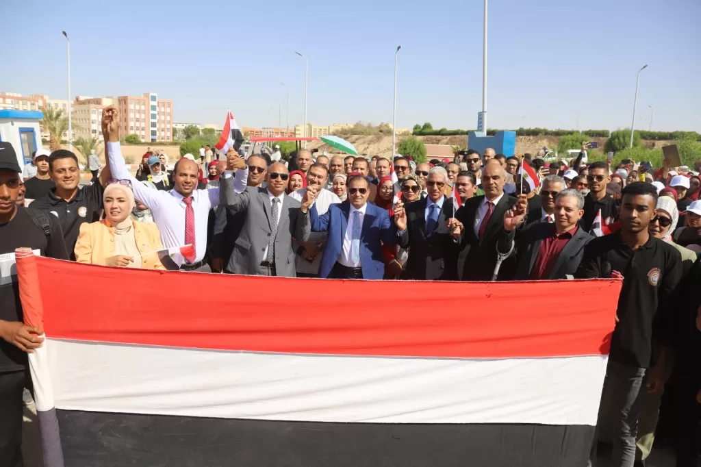 الجامعة تتزين بالأعلام.. جنوب الوادي تحيي الذكرى 52 لنصر أكتوبر 27 - جريدة المساء