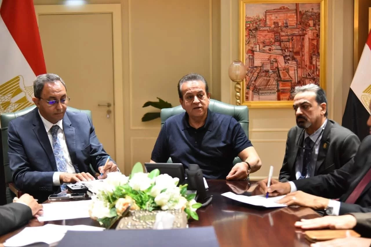 وزير الصحة يبحث مع محافظ قنا تطوير المنظومة الصحية وتحقيق نقلة نوعية في خدمات الصعيد 22 - جريدة المساء