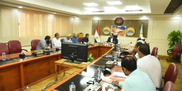 شعيب يلتقي أهالى منطقة عزبة الحاج علي بمطروح 1 - جريدة المساء