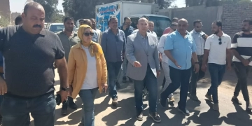 بالصور.. نائب محافظ الجيزة يتابع ميدانيا تطوير طريق الحفرية بين محور كمال عامر وأوسيم 1 - جريدة المساء
