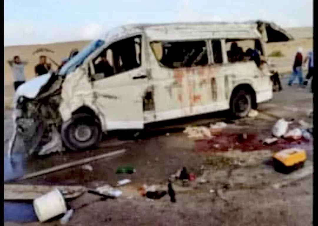 مصرع وإصابة 6 طلاب من كفر الشيخ والبحيرة في تصادم ميكروباص طلاب جامعة الجلالة بسيارة نقل 18 - جريدة المساء