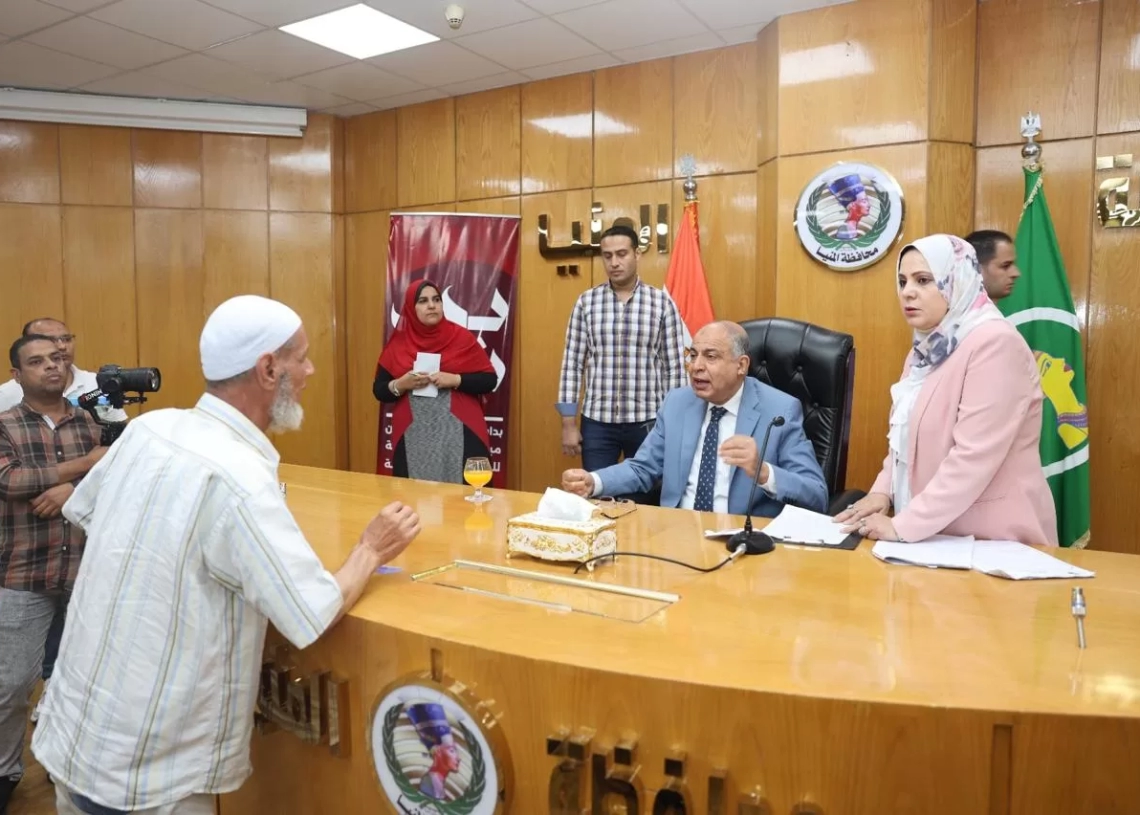 محافظ المنيا يوجه بسرعة حل مشكلات المياه والصرف والطرق 15 - جريدة المساء