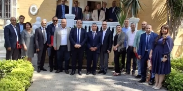 لتعزيز الروابط السياحية.. السفير الفنزويلي يلتقى ممثلي شركات السياحة المصرية 1 - جريدة المساء