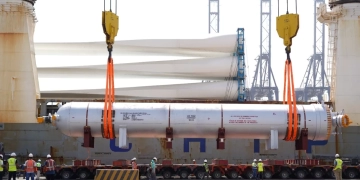 نجاح مناولة شحنة عملاقة بوزن يتجاوز 500 طن بميناء السخنة 9 - جريدة المساء