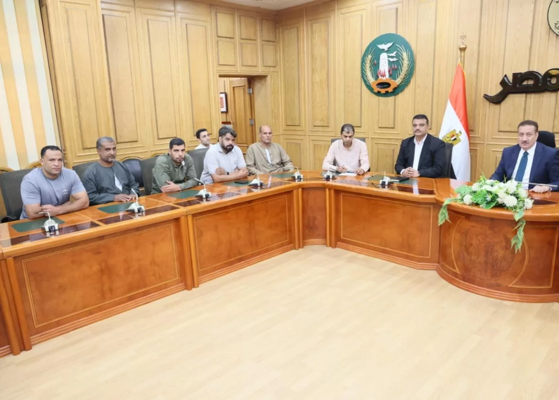 محافظ المنوفية يلتقى أهالي قرية دلهمو.. للاستماع إلى مطالبهم على حلها 17 - جريدة المساء