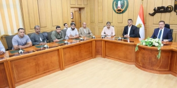 محافظ المنوفية يلتقى أهالي قرية دلهمو.. للاستماع إلى مطالبهم على حلها 1 - جريدة المساء