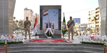 محافظ الدقهلية يضع أكليل الزهور على النصب التذكاري للشهداء احتفالا بذكرى انتصارات أكتوبر 1 - جريدة المساء