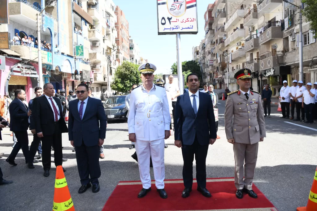 نائب محافظ قنا يضع إكليل الزهور على النصب التذكاري في ذكرى انتصارات أكتوبر المجيدة 49 - جريدة المساء