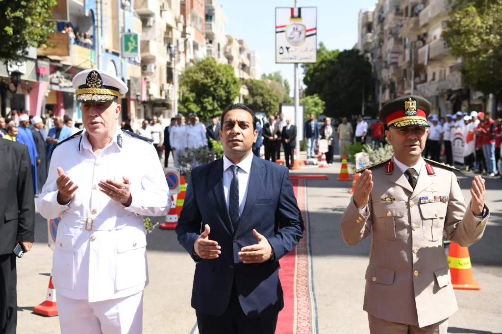 نائب محافظ قنا يضع إكليل الزهور على النصب التذكاري في ذكرى انتصارات أكتوبر المجيدة 47 - جريدة المساء