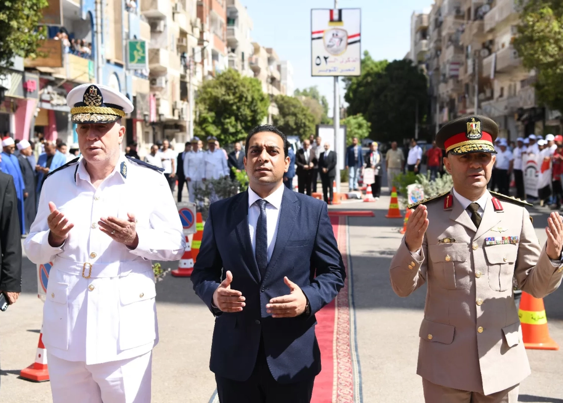 نائب محافظ قنا يضع إكليل الزهور على النصب التذكاري في ذكرى انتصارات أكتوبر المجيدة 19 - جريدة المساء