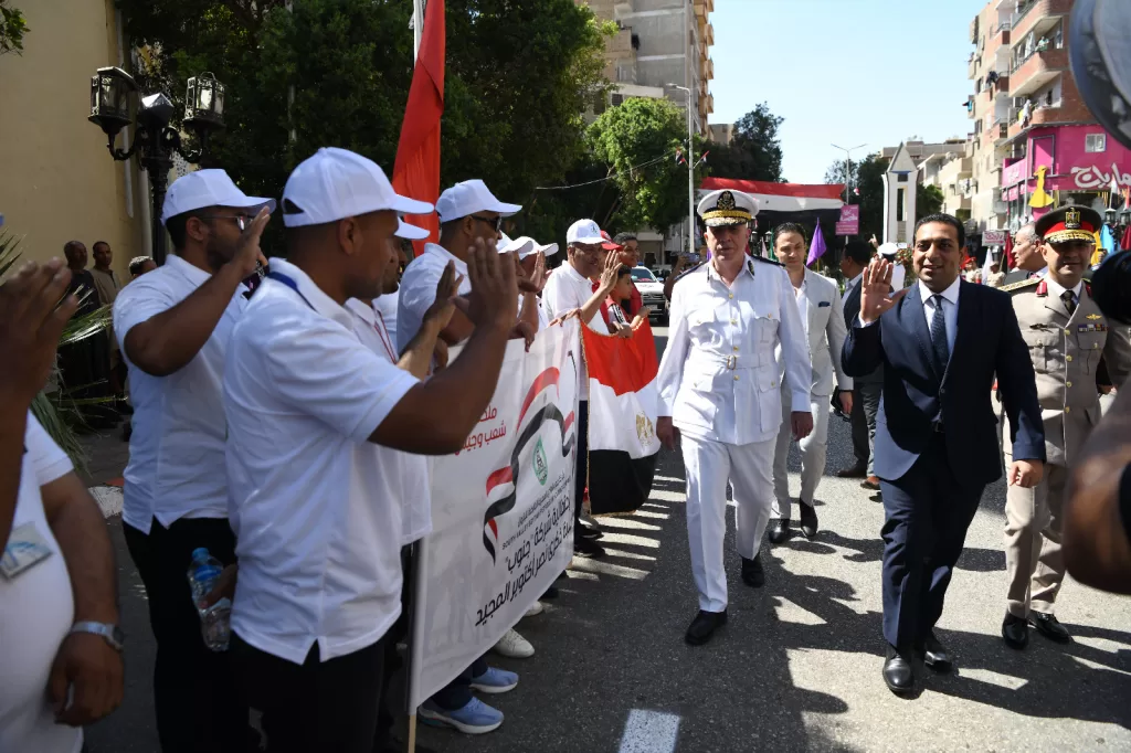 نائب محافظ قنا يضع إكليل الزهور على النصب التذكاري في ذكرى انتصارات أكتوبر المجيدة 29 - جريدة المساء