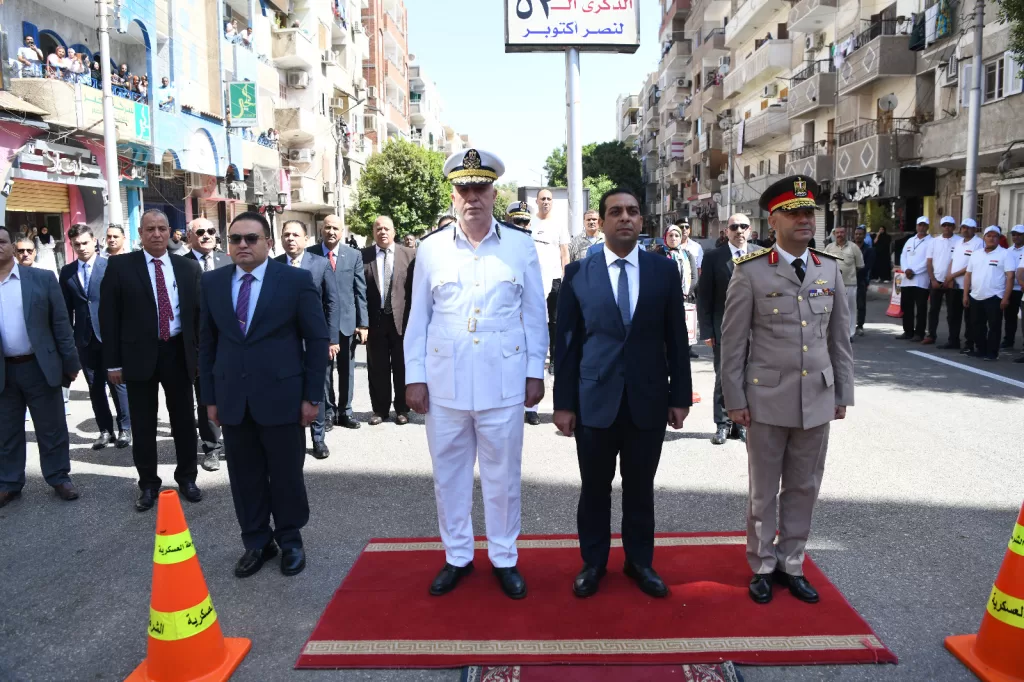 نائب محافظ قنا يضع إكليل الزهور على النصب التذكاري في ذكرى انتصارات أكتوبر المجيدة 27 - جريدة المساء