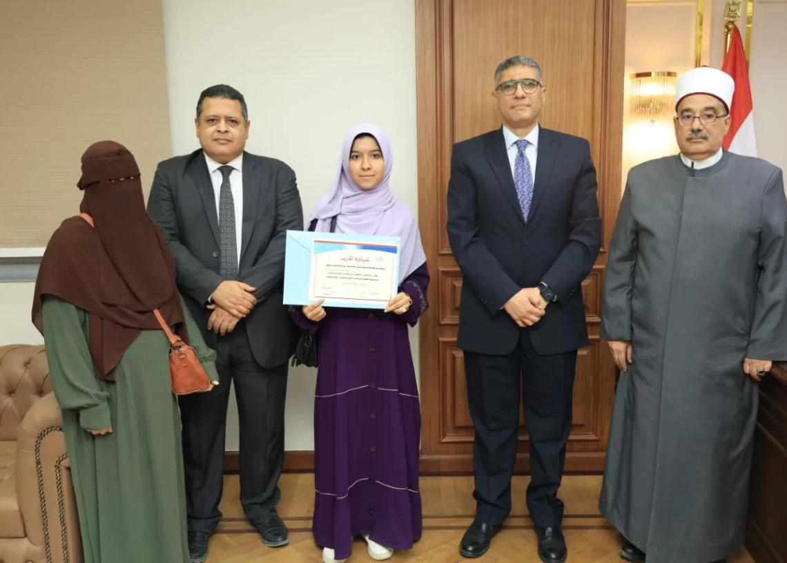 محافظ الجيزة يكرم أوائل الثانوية الأزهرية من أبناء المحافظة بالجمهورية 19 - جريدة المساء