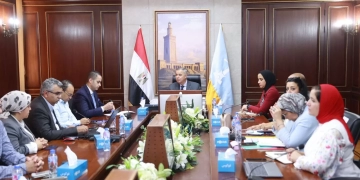 الصحة تبحث مع محافظ الإسكندرية تطوير المنظومة الطبية ورفع كفاءة الخدمات الصحية 1 - جريدة المساء