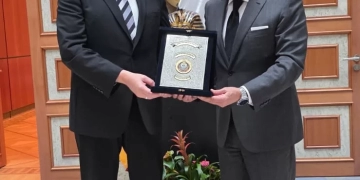 وزير الصحة يلتقي الرئيس التنفيذي لشركة روش ورئيس الاتحاد الدولي لجمعيات ومنتجي الأدوية فى برلين 2 - جريدة المساء وزير الصحة يلتقي الرئيس التنفيذي لشركة روش ورئيس الاتحاد الدولي لجمعيات ومنتجي الأدوية فى برلين 1 - جريدة المساء