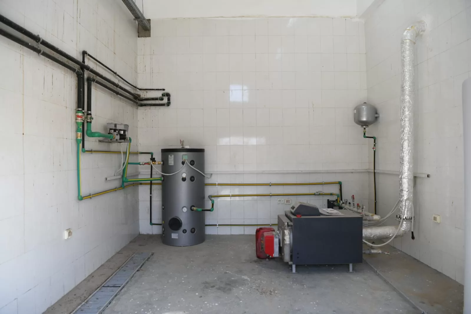 محافظ قنا يتفقد مشروع تطوير ورفع كفاءة المجزر الآلي بنجع حمادي  23 - جريدة المساء