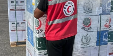 وصول الشحنة الخامسة من المساعدات الإنسانية الباكستانية لغزة إلى مطار العريش 1 - جريدة المساء