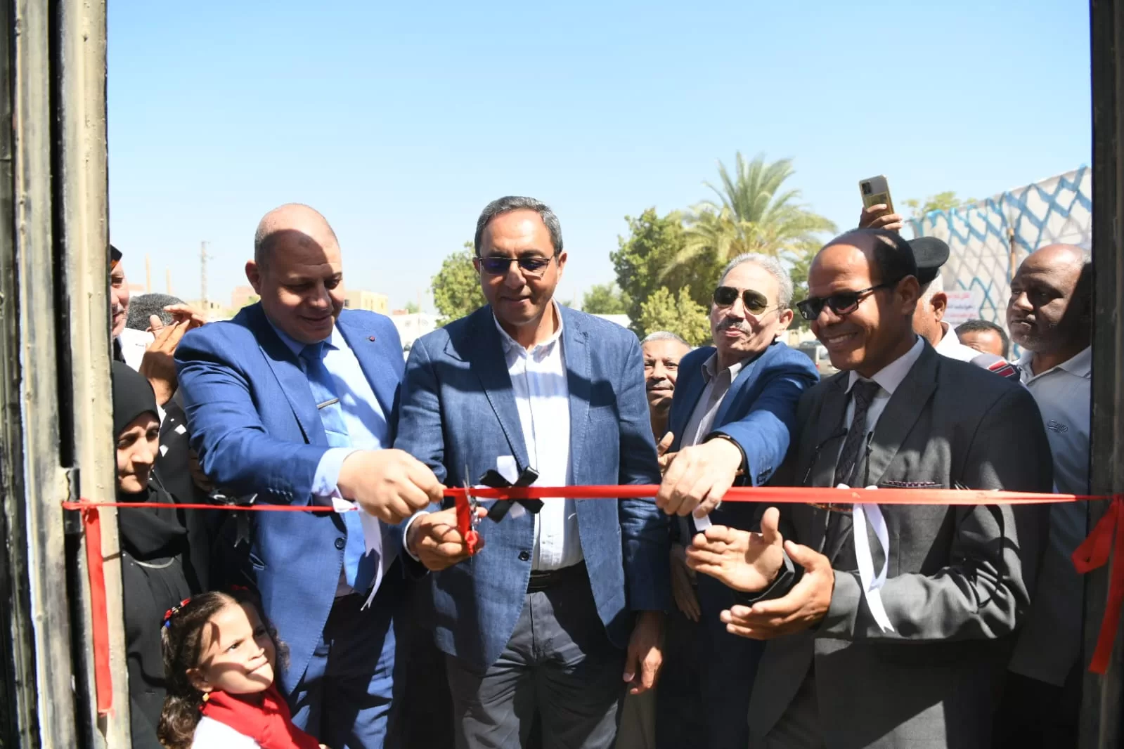 محافظ قنا يفتتح مدرسة علي خليل للتعليم الأساسي بالعركي بعد إحلالها وتجديدها 29 - جريدة المساء