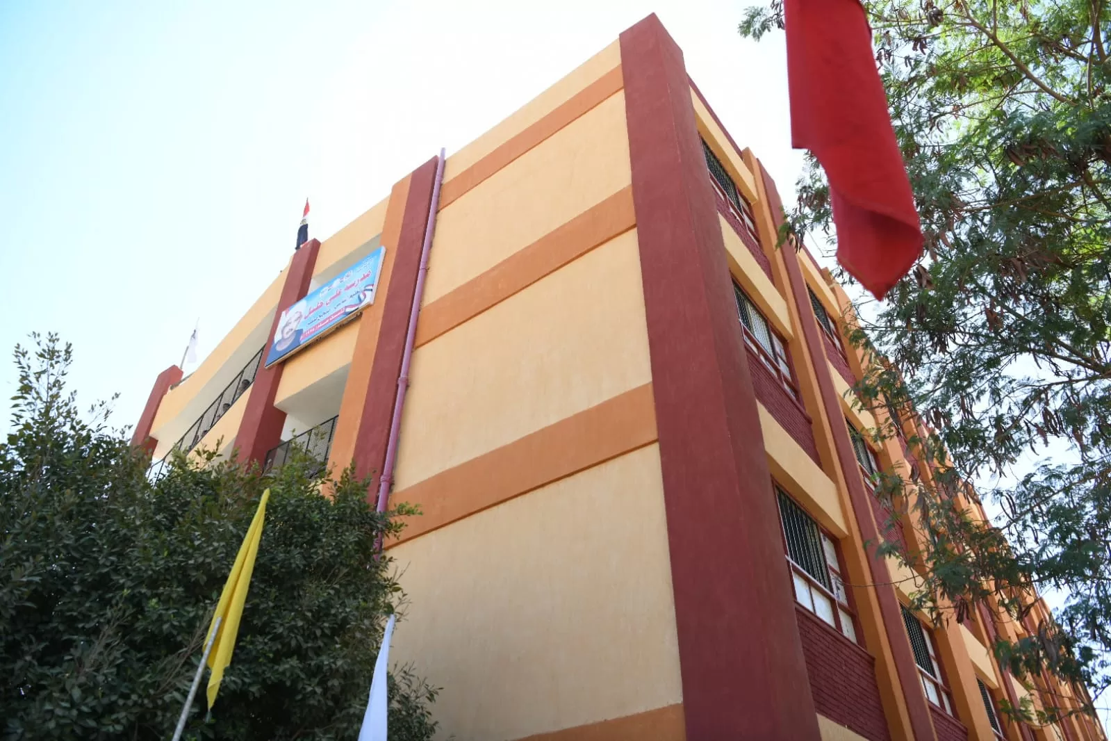 محافظ قنا يفتتح مدرسة علي خليل للتعليم الأساسي بالعركي بعد إحلالها وتجديدها 27 - جريدة المساء