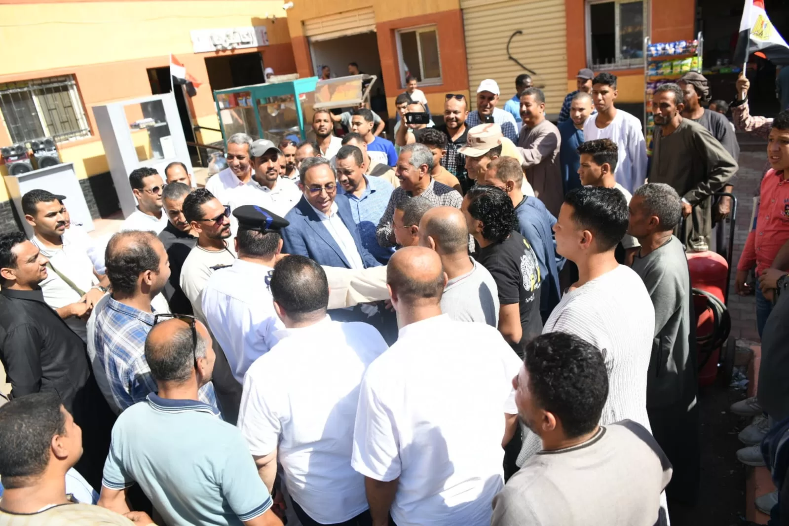 محافظ قنا يفتتح مجمع مواقف السيارات الجديد في أبوتشت  40 - جريدة المساء