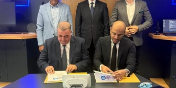 نائب وزير الصحة وممثلي شركة HP في دبي بحثوا تعزيز التحول الرقمي وتطبيقات الذكاء الاصطناعي في القطاع الصحي 1 - جريدة المساء