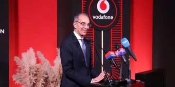 وزيرا الاتصالات والسياحة يشهدان توقيع اتفاقية بين شركة ليجاسى للتنمية والإدارة مشغل الخدمات بالمتحف المصرى الكبير وشركة فودافون مصر 1 - جريدة المساء