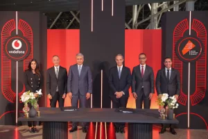 وزيرا الاتصالات والسياحة يشهدان توقيع اتفاقية بين شركة ليجاسى للتنمية والإدارة مشغل الخدمات بالمتحف المصرى الكبير وشركة فودافون مصر 25 - جريدة المساء