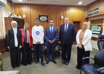نائب محافظ قنا يكرم الفائز بكأس المنتخب المصري للذكاء الاصطناعي والروبوت 27 - جريدة المساء