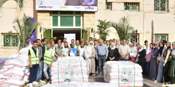 كبار السن ومرضى الزهايمر يشاركون في تجهيز قوافل إغاثة غزة 1 - جريدة المساء