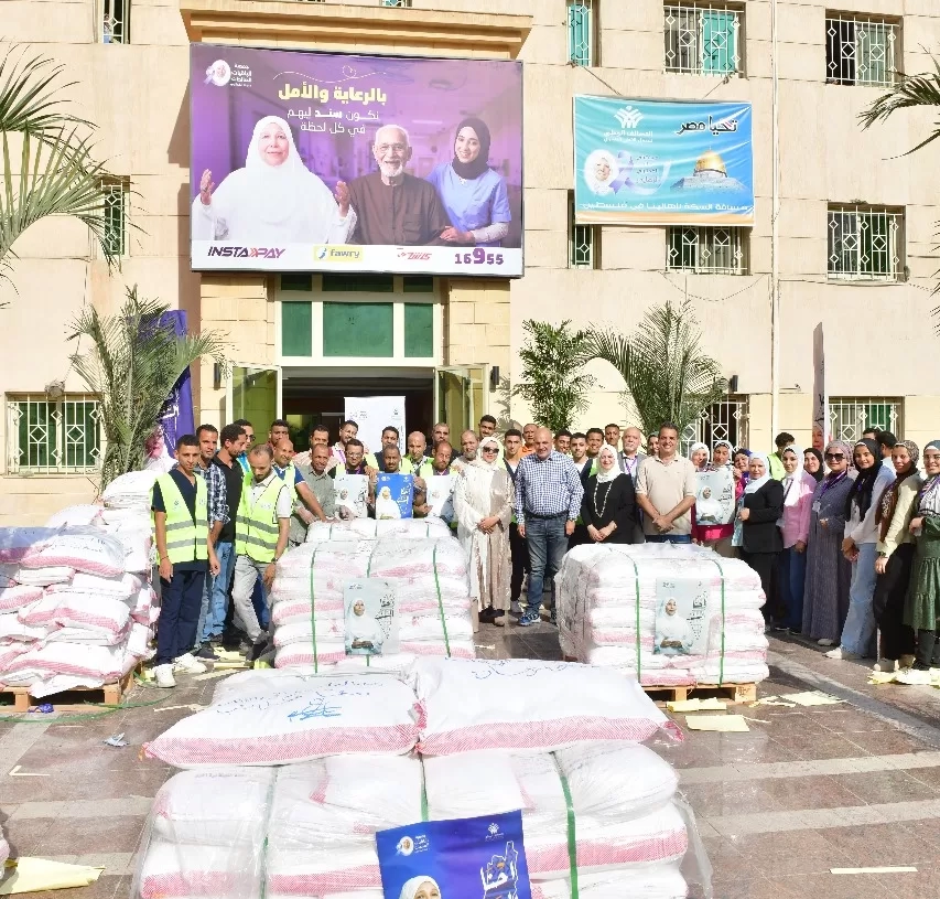 كبار السن ومرضى الزهايمر يشاركون في تجهيز قوافل إغاثة غزة 19 - جريدة المساء