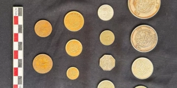 العثور على كبسولة عملات ذهبية..فى أساس فيلا يونانية بالإسكندرية.. وزير السياحة والاثار : الاكتشاف يعكس إسهامات الجاليات الأجنبية فى صياغة هوية المدينة 1 - جريدة المساء