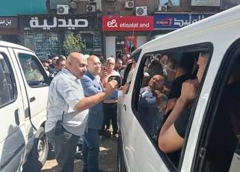 بالصور.. نائب محافظ الجيزة يتفقد مواقف السرفيس بكرداسة وبشتيل لمتابعة إلتزام السائقين بتعريفة الركوب الجديدة 17 - جريدة المساء