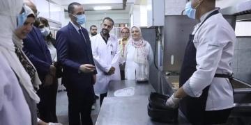 نائب وزير الصحة فى جولة مفاجئة بالقاهرة تفقد المعامل المركزية ومستشفى المنيرة العام 1 - جريدة المساء