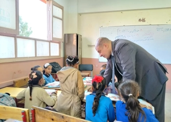 مدير تعليم قنا يفاجئ مدارس الوقف ويشيد بتفاعل الطلاب مع الذكاء الاصطناعي 20 - جريدة المساء