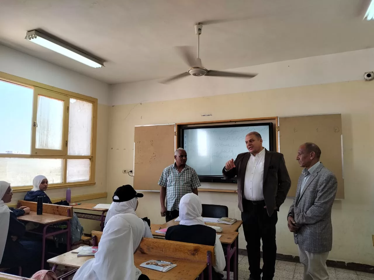 وكيل تعليم قنا: لا تهاون في إثبات حضور الغائبين.. ومحاسبة المخالفين لضمان الانضباط المدرس 20 - جريدة المساء