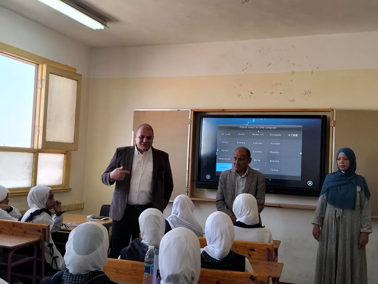 وكيل تعليم قنا: لا تهاون في إثبات حضور الغائبين.. ومحاسبة المخالفين لضمان الانضباط المدرس 22 - جريدة المساء