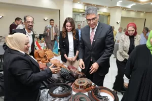 تحت رعاية السيدة انتصار السيسي.. محافظة الجيزة و"القومي لذوي الإعاقة" يطلقان المبادرة القومية "أسرتي قوتي" بديوان المحافظة- صور 37 - جريدة المساء