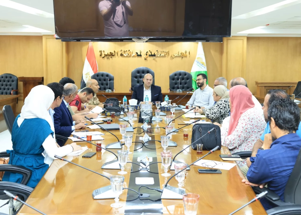 نائب محافظ الجيزة يتابع مشروعات المياه والصرف الصحي بمركزي الصف وأطفيح 19 - جريدة المساء