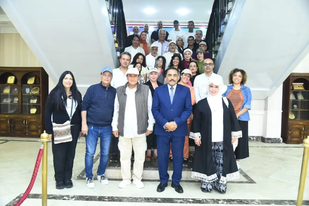 محافظ مطروح يلتقي فنانى ملتقى الفن والحياه بعد عودتهم من سيوة 19 - جريدة المساء